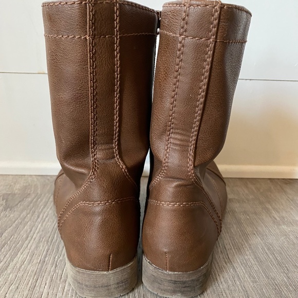 Boots - Picture 5 of 5